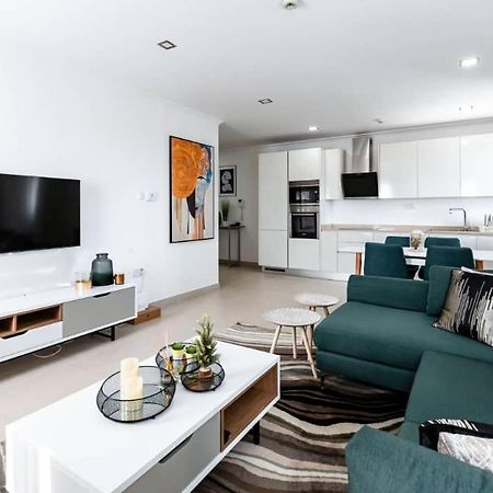 Amazing 2 Bedroom Room Space Available アクラ エクステリア 写真