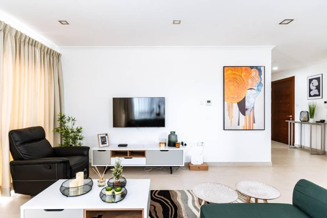 Amazing 2 Bedroom Room Space Available アクラ エクステリア 写真